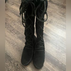 Minnetonka 1429 Black Front Lace Knee High Boot.